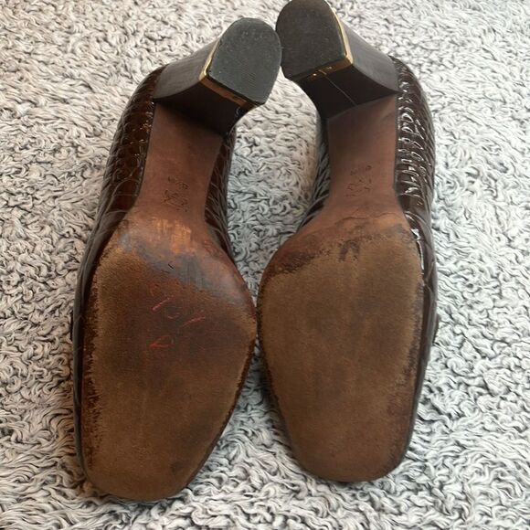 j VINCENT 8.5 Preppy Brown Patent Leather Chain Detail Block Heel w/Gold Trim - Picture 9 of 12